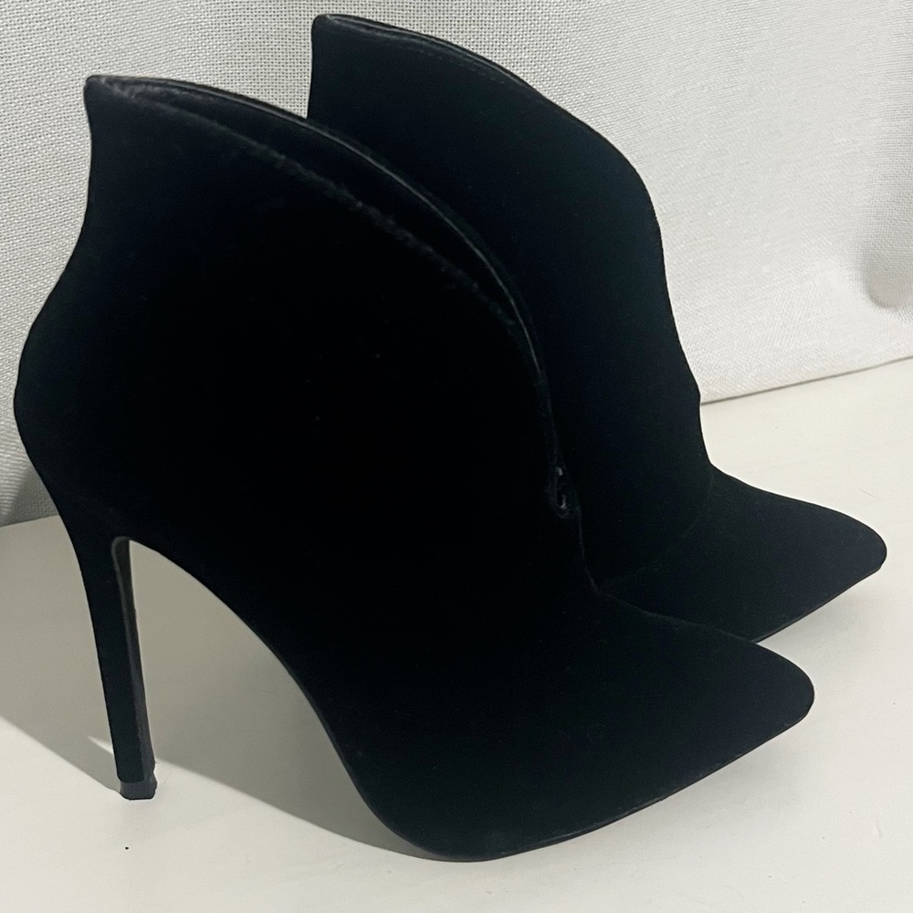 MISS LOLA BLACK VELVET POINTED 4 INCH HEEL BOOTIES SIZE 6